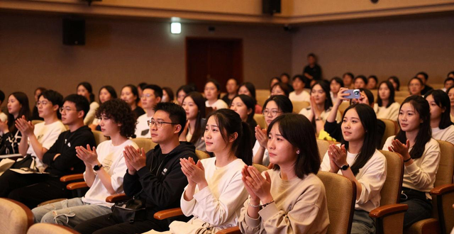 2025 年戏剧演出青年观众大增,年轻人为何爱上进剧场?